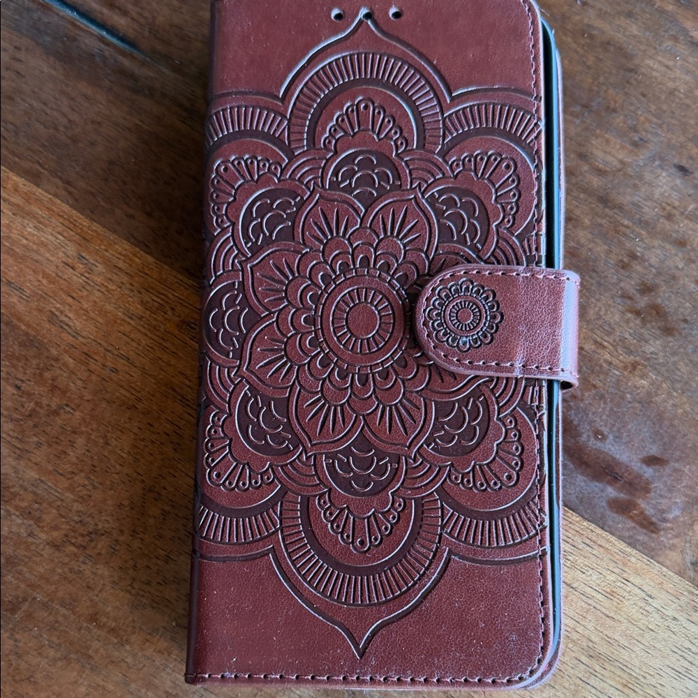 New IPhone 17 pro max case - 3 slots  for cards - embossed cover-vegan leather